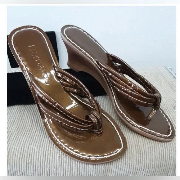Bernardo Brown Patent Wedge Thong Sandals - Picture 1 of 12